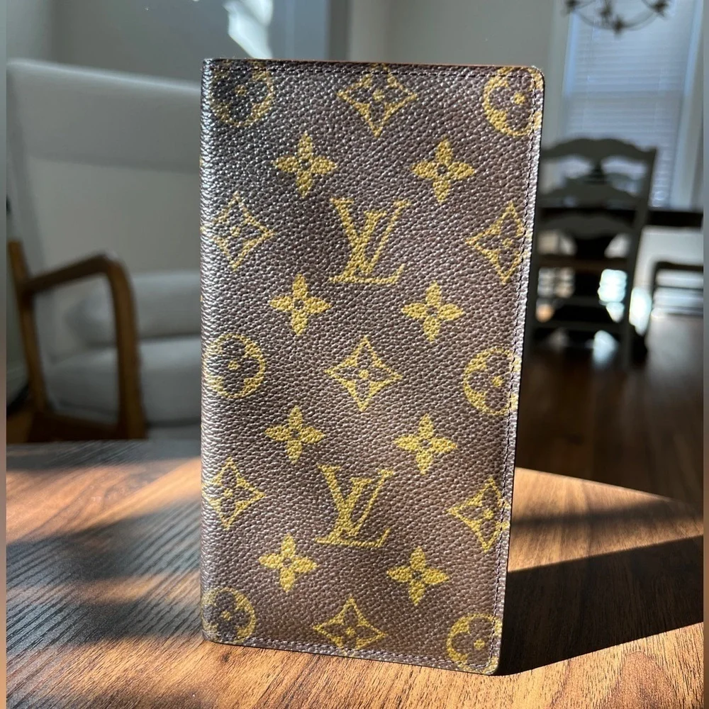 Louis Vuitton Monogram Bifold Wallet - Picture 2 of 8